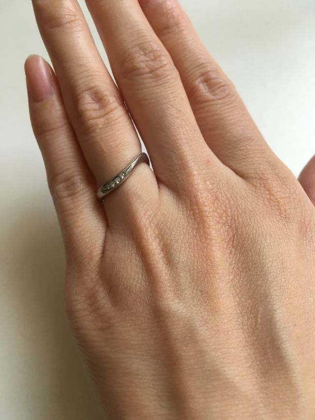 指輪を着けている写真