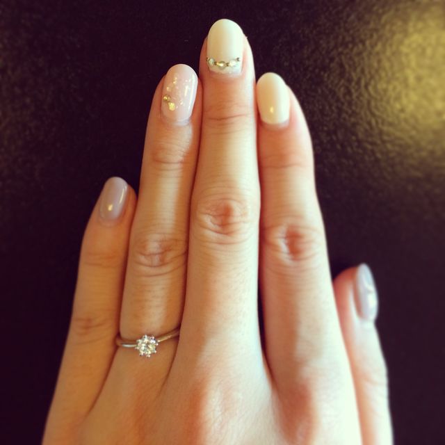 eteのシンプルな婚約指輪です。