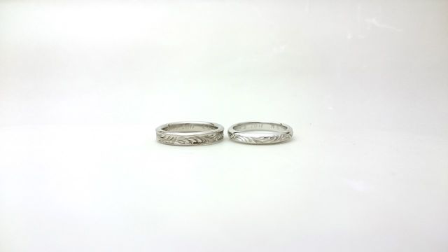 凸凹結婚指輪。