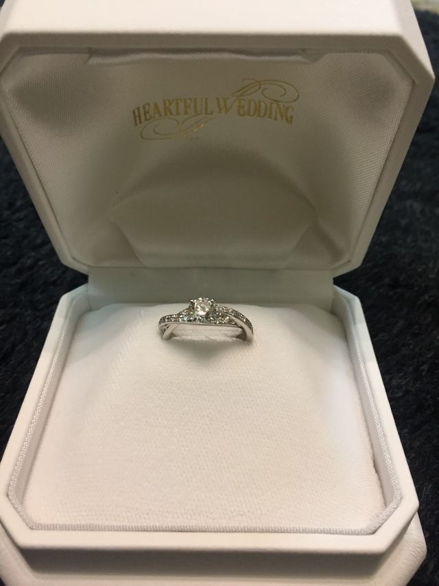 婚約指輪です