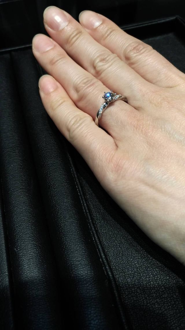 婚約指輪です