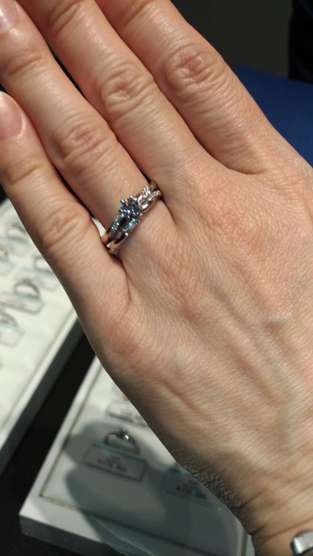 結婚指輪と婚約指輪の重ね付け