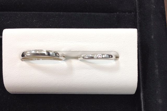 3つ並んだDiaに中央のPinkdiaが可愛らしい