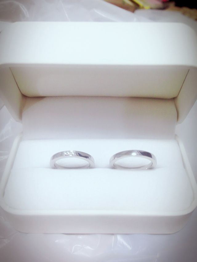 綺麗な箱に２つ並んで入っていました。