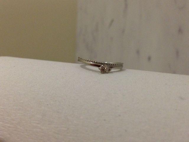 ゴールドと迷った末、結婚指輪らしくシルバー（プラチナ）に。