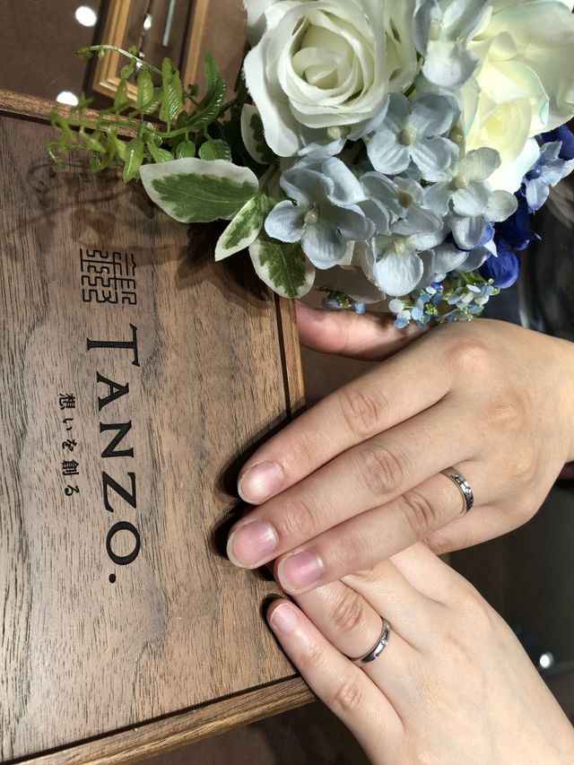 指輪を受け取り初めて着用した写真