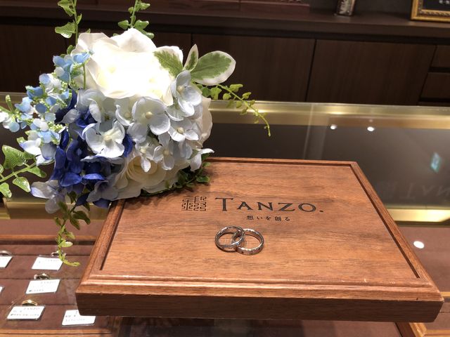 TANZOさんのロゴと作ってもらった指輪の写真