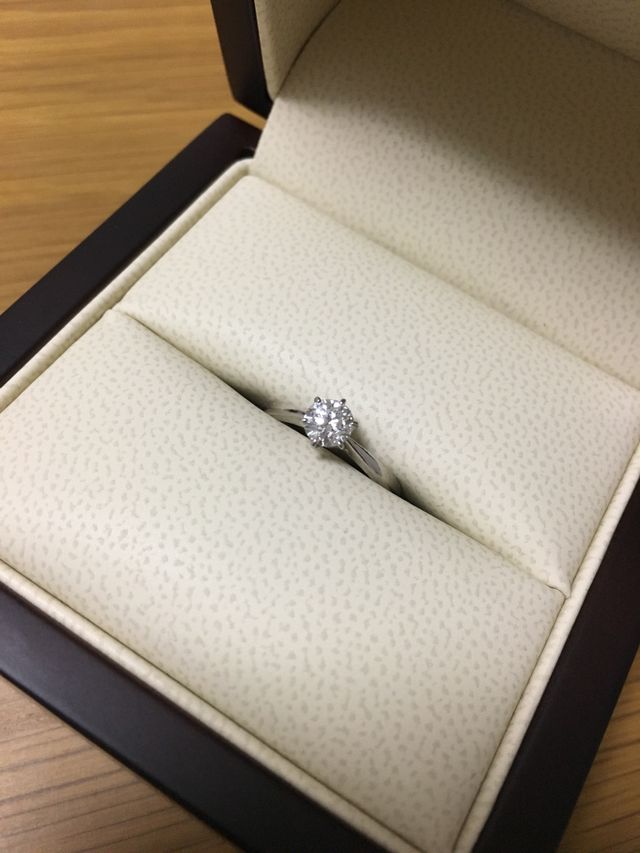 爪は6つ、とにかくシンプルにこだわりました。