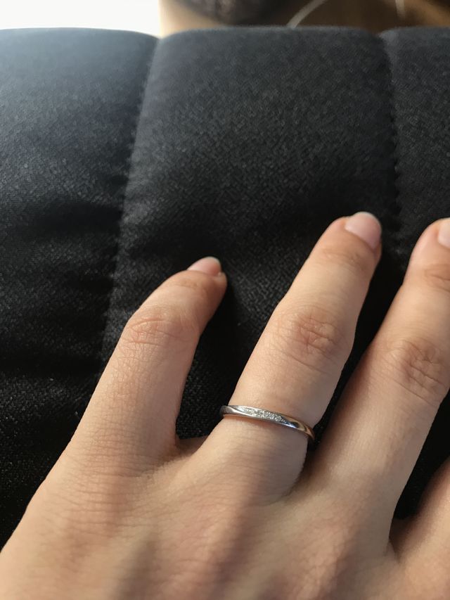 シルバーとピンクゴールドの２色がグラデーション。