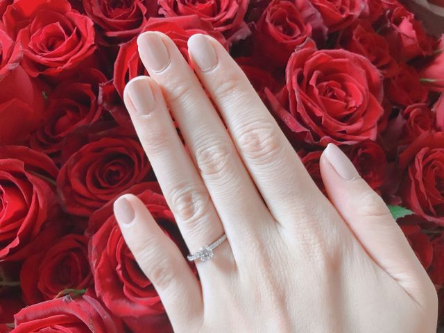 婚約指輪のダイヤはフローレンス0.4ctです。