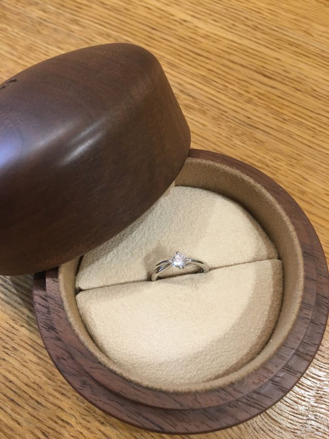 一見シンプルですが細部にこだわりを感じられるデザインです