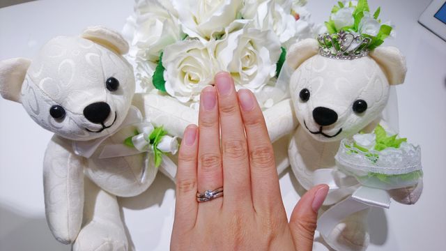 結婚指輪と婚約指輪をつけています！