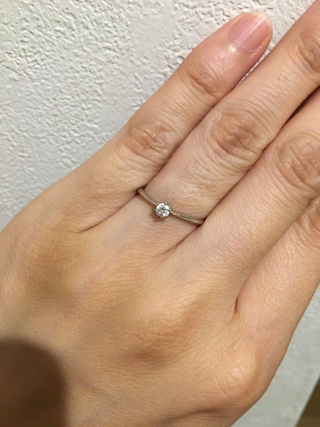 リングは華奢でダイヤは小さめだけど美しく見えるのがお気に入り