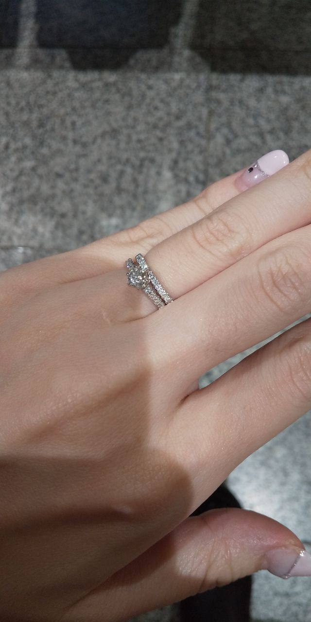 同じタイプの結婚指輪も買ったので相性が良いです。