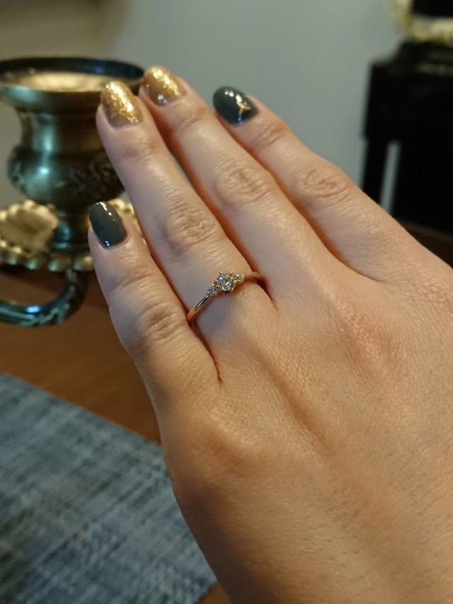 入籍するまでは婚約指輪のみ着用
デザインが素敵すぎます