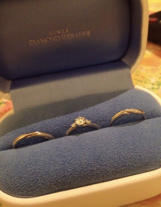 セットリングではなく、それぞれ違うシリーズの指輪です