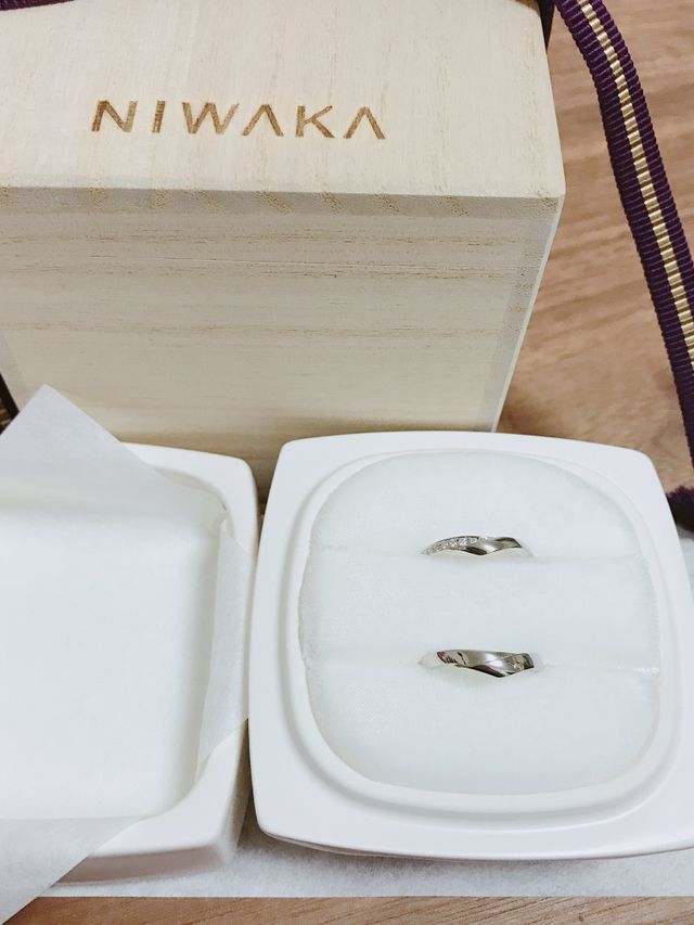 注文から2ヶ月後、陶器の入れ物と桐箱に入って手元に。