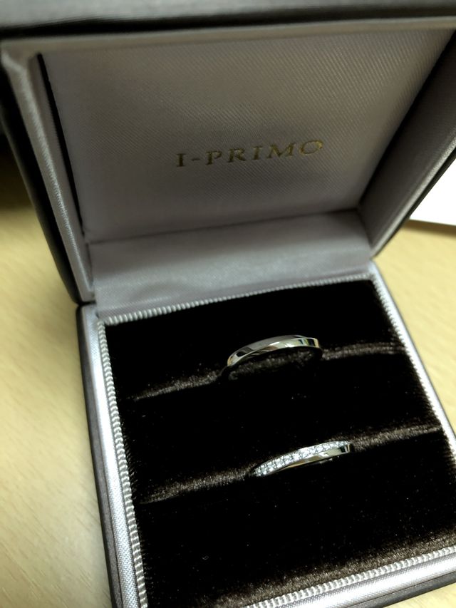 男性用も同様のカッティングが施されていて、綺麗に煌めきます。