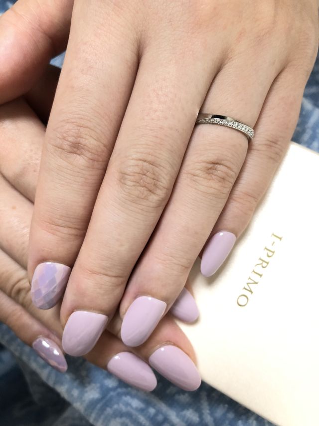 斜めに入ったカッティングとメレダイヤがとてもお気に入りです。