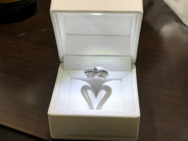 ボックスを開けるとハートの影が映ります。