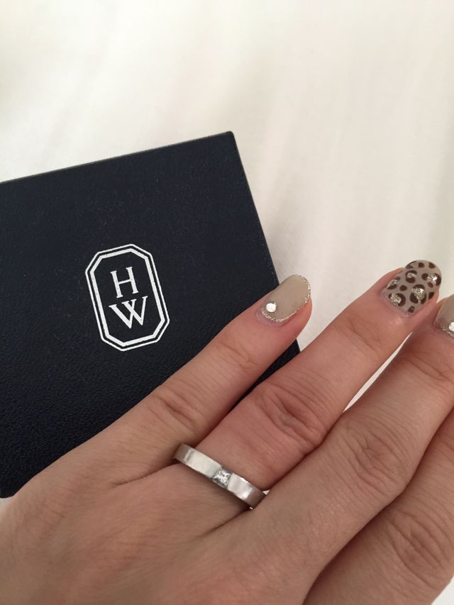 0.9カラットのダイヤモンドが光り、見るたび幸せな気持ちに。