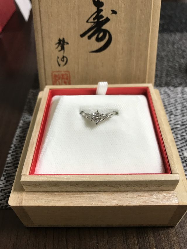 緩いV字のデザイン