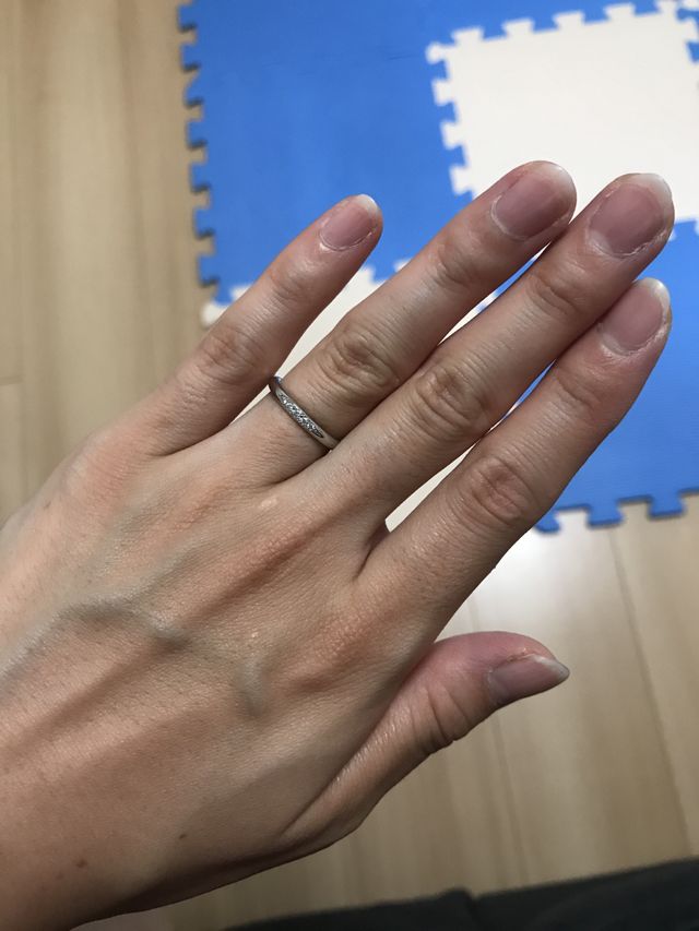 少し細めですが、形に丸みがあるので、取り外しも楽です。