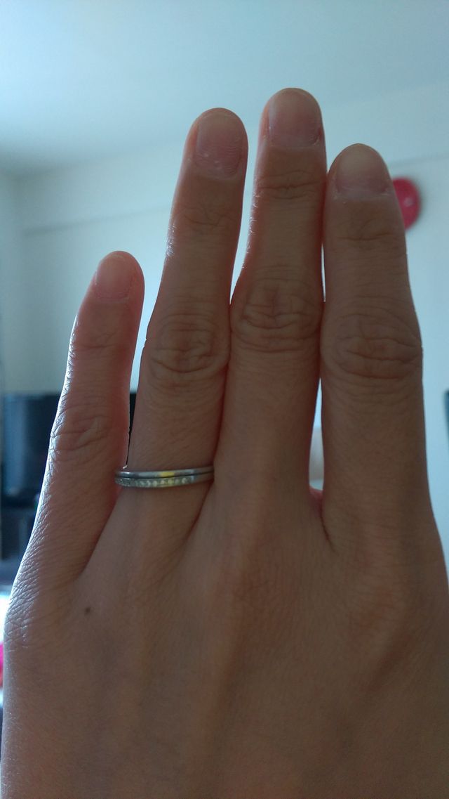 ダイヤ入りの結婚指輪です