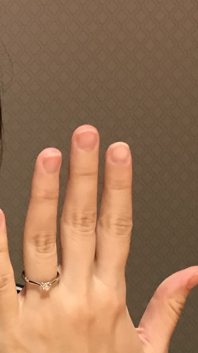 婚約指輪をプレゼント。