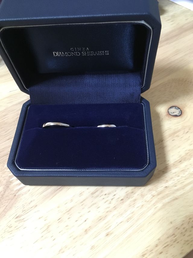 二人の新居で撮った指輪の写真