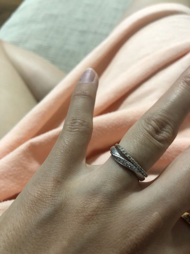 下の指輪がマリッジリングです。上は特典です