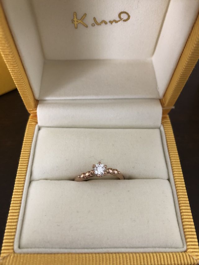 曲線を描くようにつくってもらいました。可愛く華奢に。