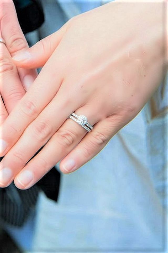 結婚指輪Saintと重ね付けした状態　0.3ct