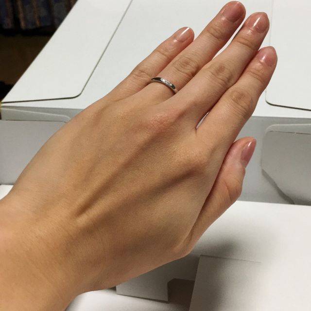 指を閉じても他の指に当たらず、違和感がない。