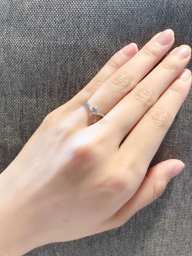 Vラインなので指がほっそりみえて大満足です！