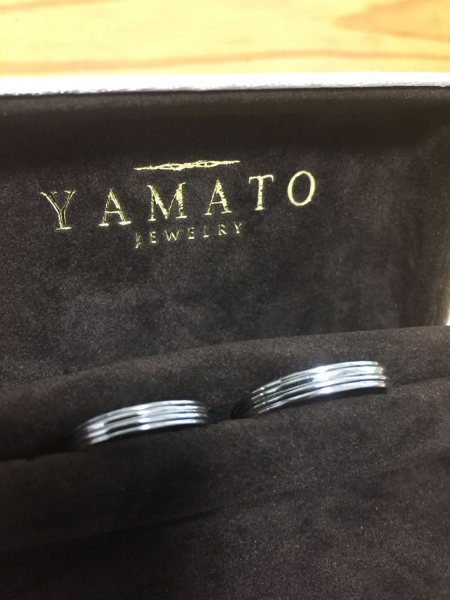 細いリングの層が重なりあってとてもキラキラして綺麗です。