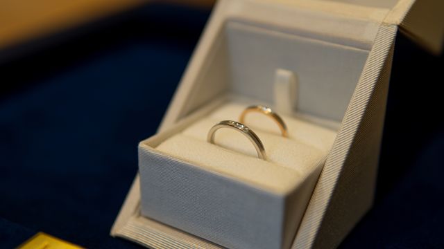 ツートンで仕上げたアルコの指輪