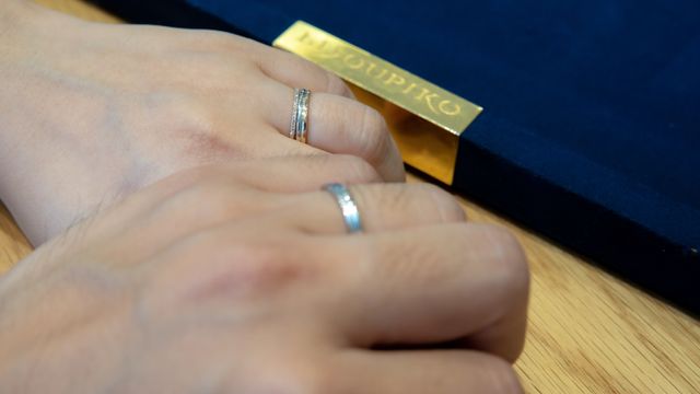 落ち着いたカラーなので指に馴染みやすい！