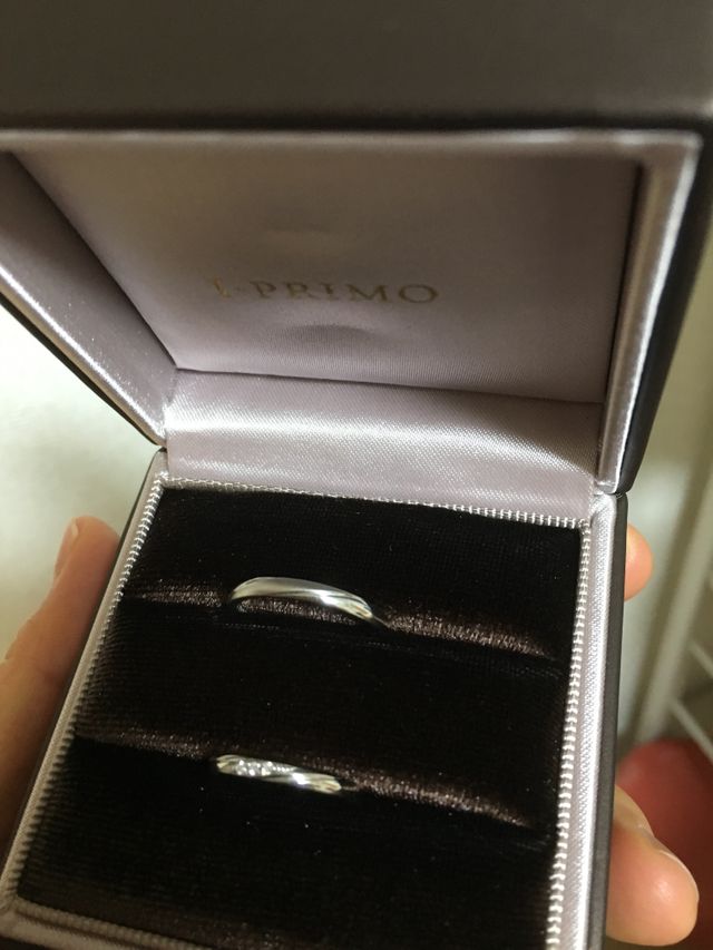 上が男性の指輪で下が女性の指輪です