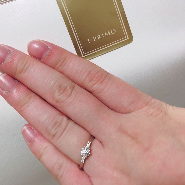 サイドについた小さな石が気に入りました！