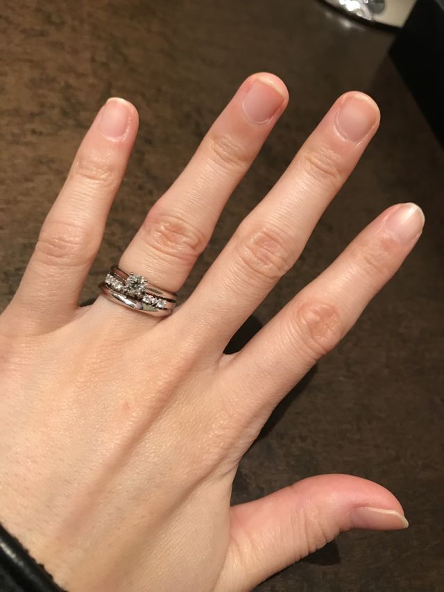 重ねづけすることを想定して試着させてもらった時の写真。