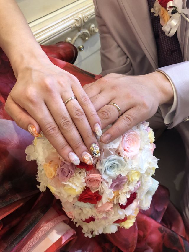 プラチナの縁にピンクゴールドのデザイン