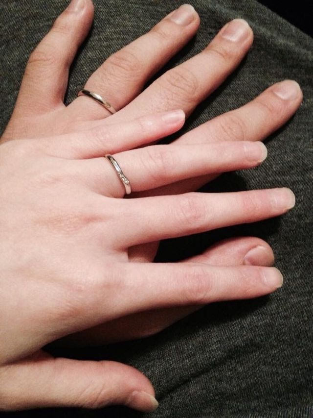 指が綺麗に見えるようにうねりがあるタイプを選びました。