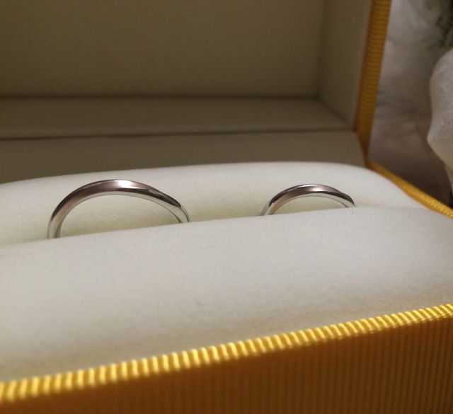 結婚指輪、受け取り直後です