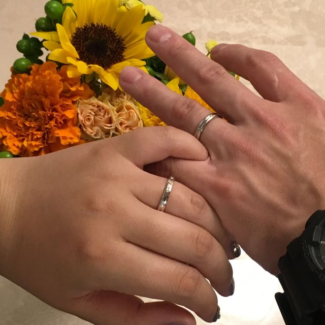 プラチナ&times;18金のピンクゴールドにダイヤをスクエア型に埋込