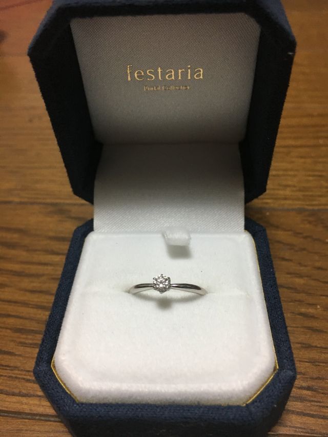 シンプルなデザインで、どんなシーンでも合わせやすい