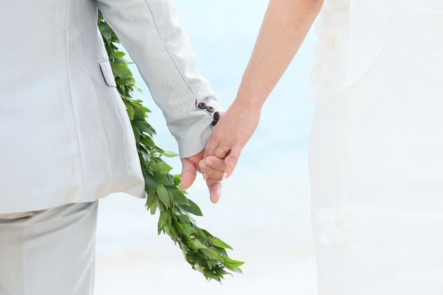 挙式後ビーチにて撮影