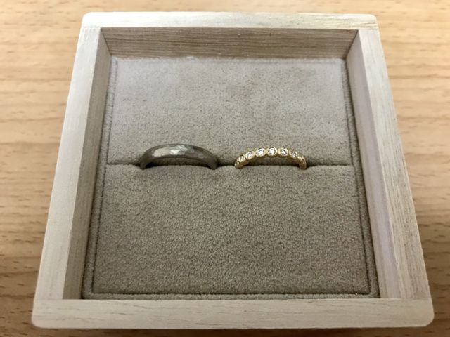 指輪はセットのものではなく別々に選びました