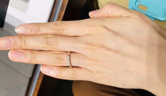 派手すぎず、かわいらしさもある華やかなデザイン