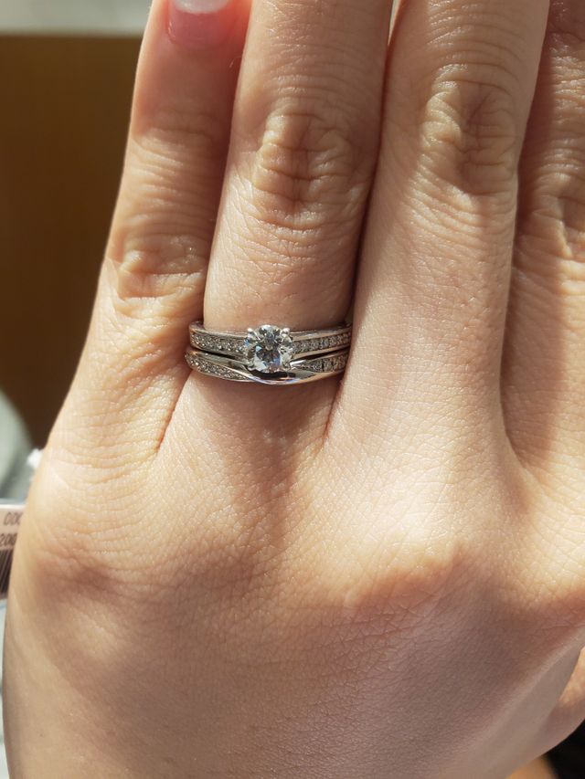 婚約指輪を重ねたバージョンも撮影して頂きました！